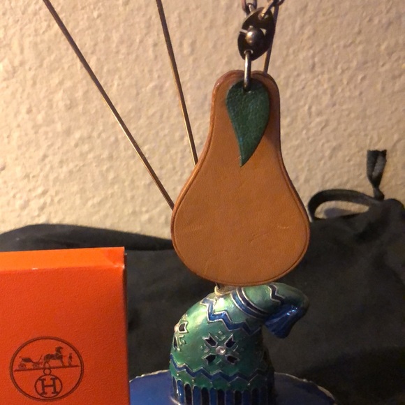 Hermès leather pair purse charm & Hermes box - Picture 10 of 13